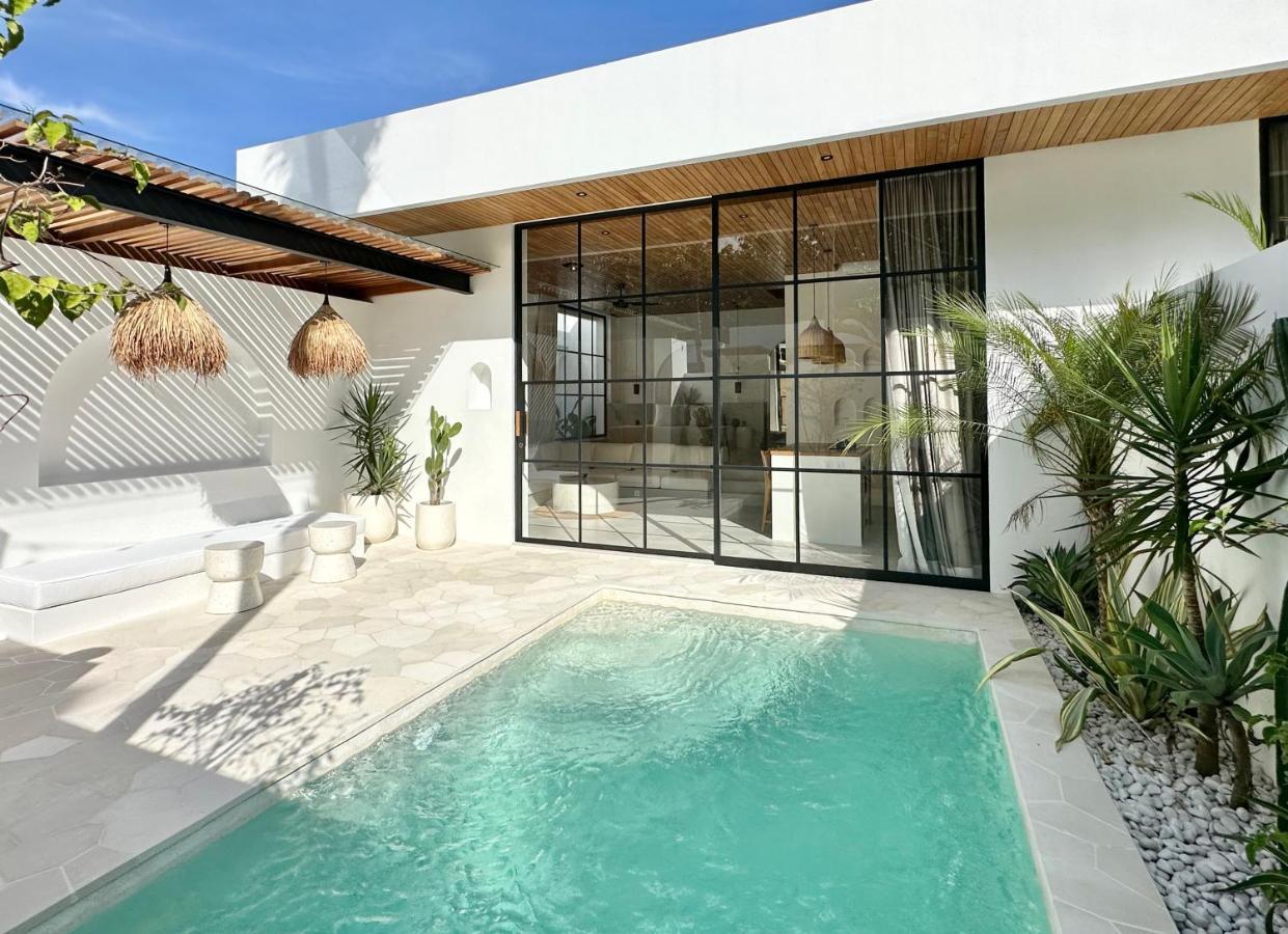 The Suites By The Young Villas Uluwatu  Ngoại thất bức ảnh