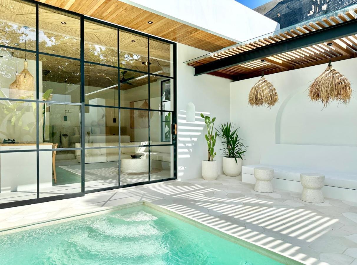 The Suites By The Young Villas Uluwatu  Ngoại thất bức ảnh